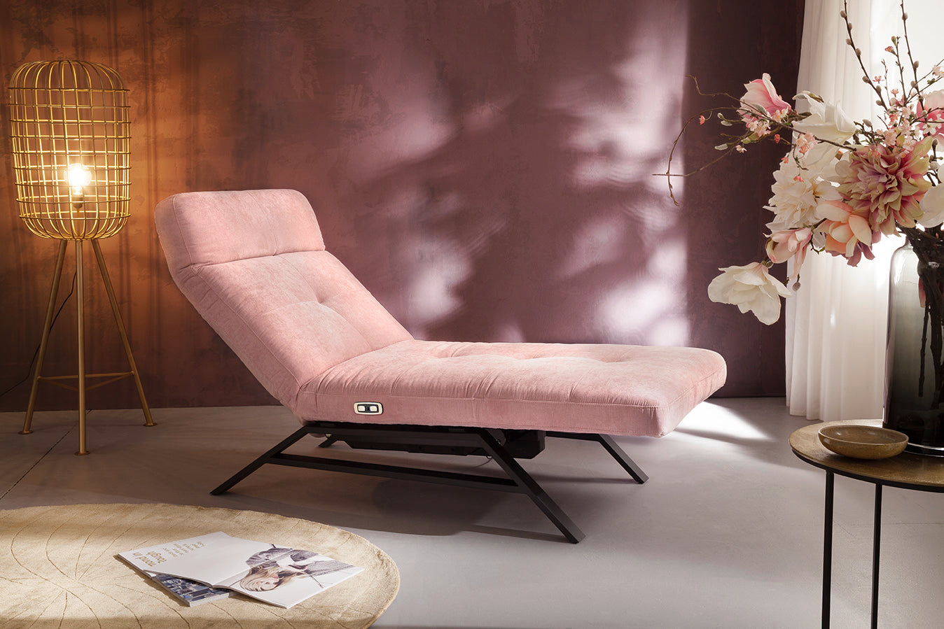 Chaise Longue with motorised function