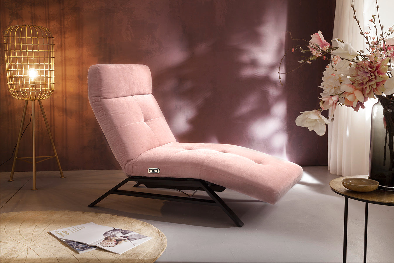 Chaise Longue with motorised function
